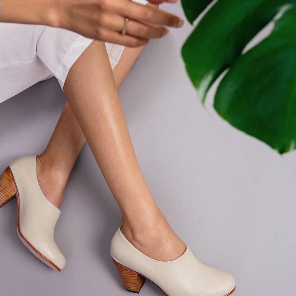 Nisolo Austin Booties (Bone)